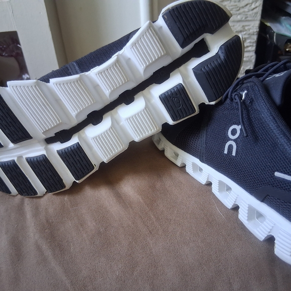 On Cloud Running Womens's Black Sneakers - Picture 6 of 8